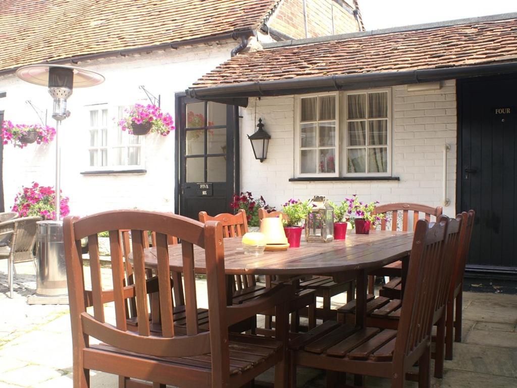 The Saracens Head Inn Amersham Esterno foto